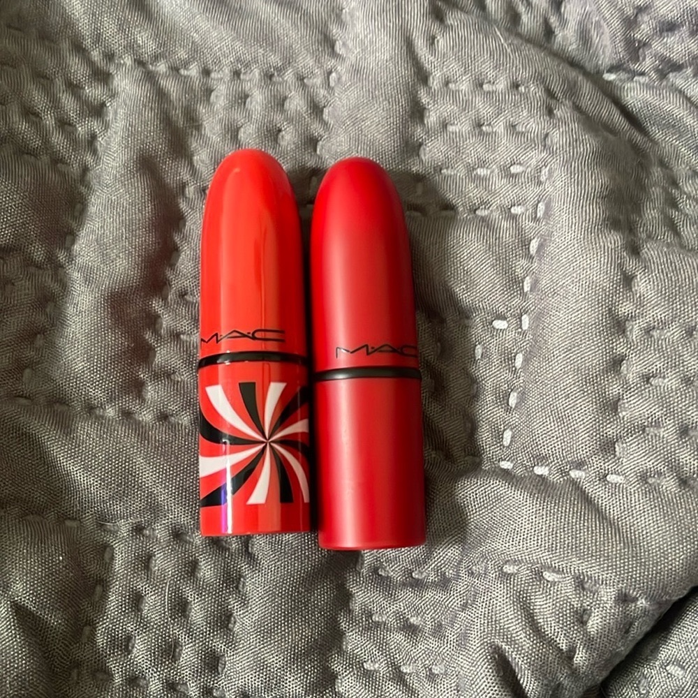 Mac cosmetics. mini lipstick Snappy go lucky and Blazing Haunte